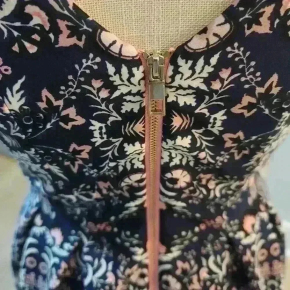 Vince Camuto Dress - Picture 3 of 9